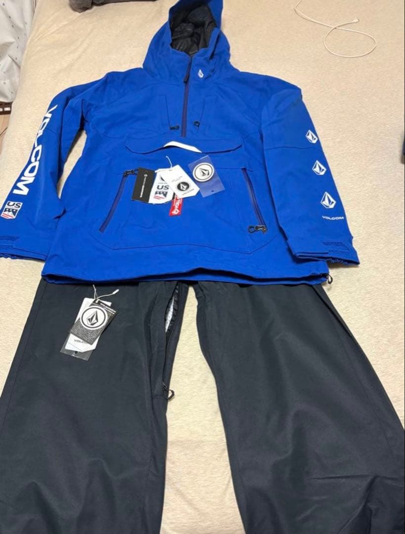 美品　VOLCOM スノーボードウェア 上下セット