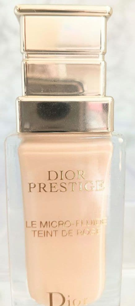 Dior　プレステージ　ル　フルイドタンドゥローズ　リキッドファンデーション