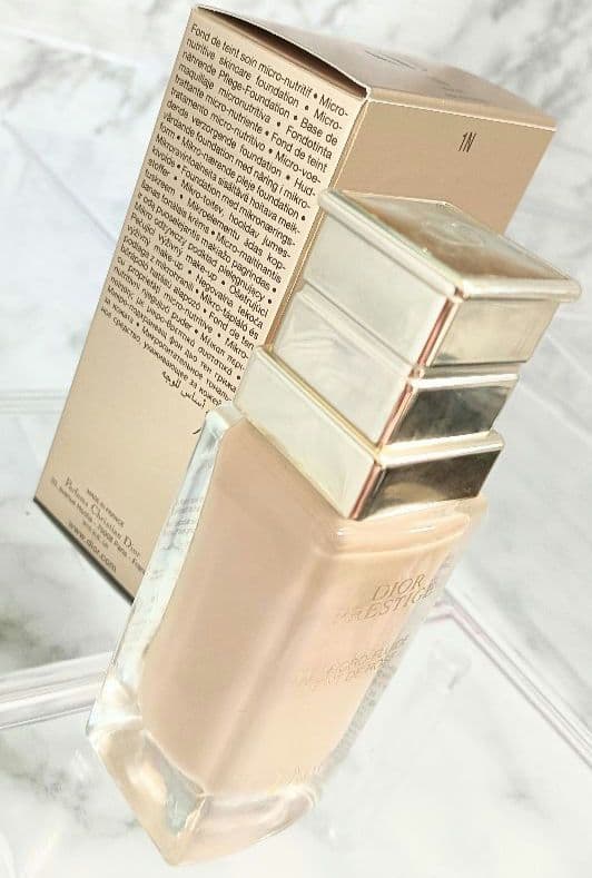 Dior　プレステージ　ル　フルイドタンドゥローズ　リキッドファンデーション