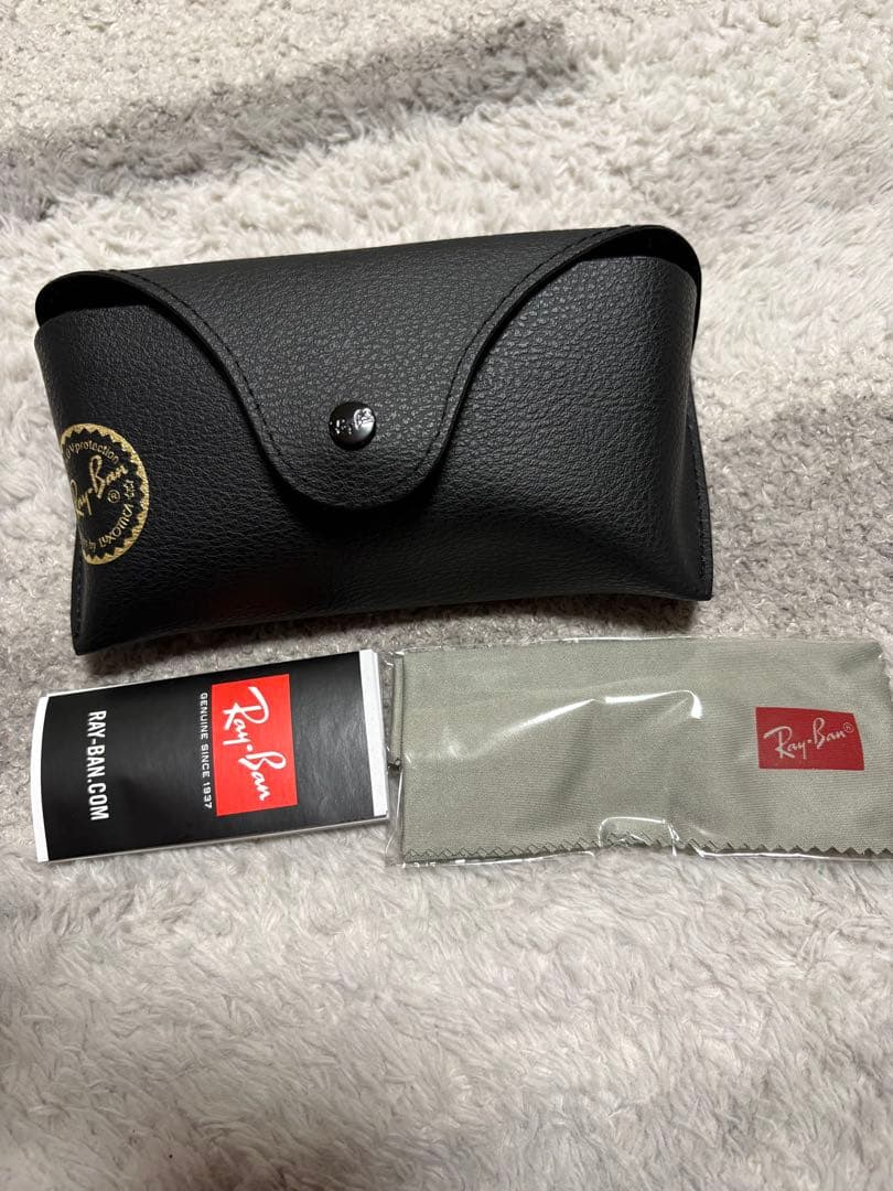 Ray-Ban RB 4260D ブラックサングラス
