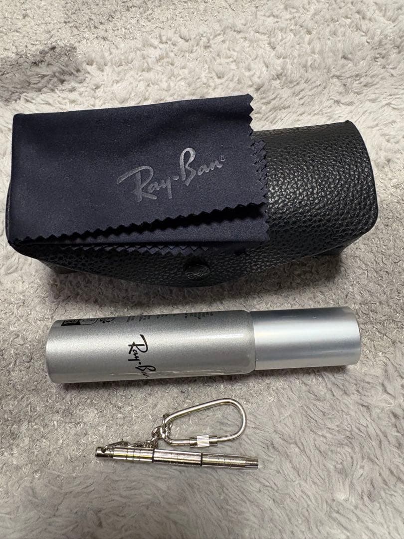 Ray-Ban RB 4260D ブラックサングラス