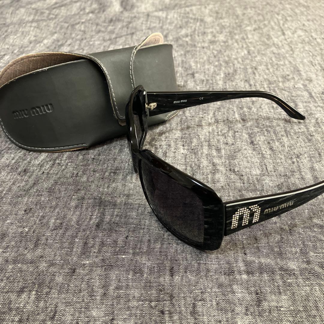MIU MIU ブラック サングラス ケース付き