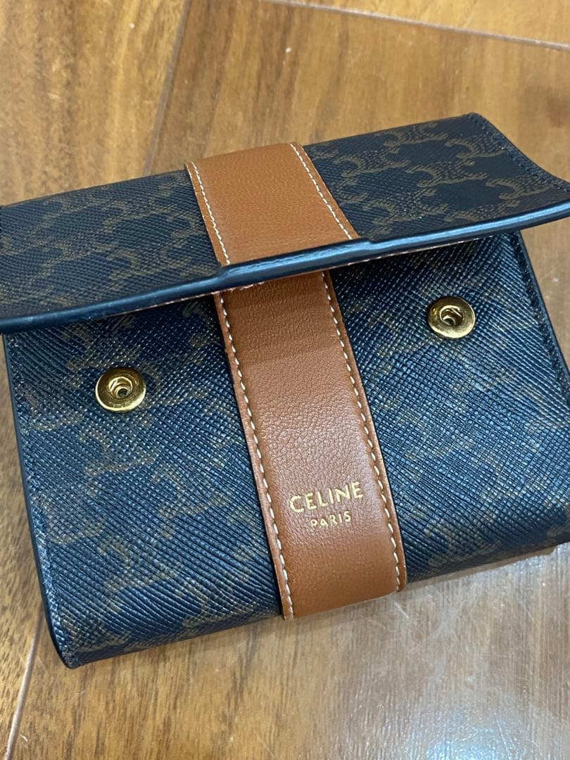 セリーヌ　スモールトリフォールドウォレット　トリオンフキャンバス&ラムスキン