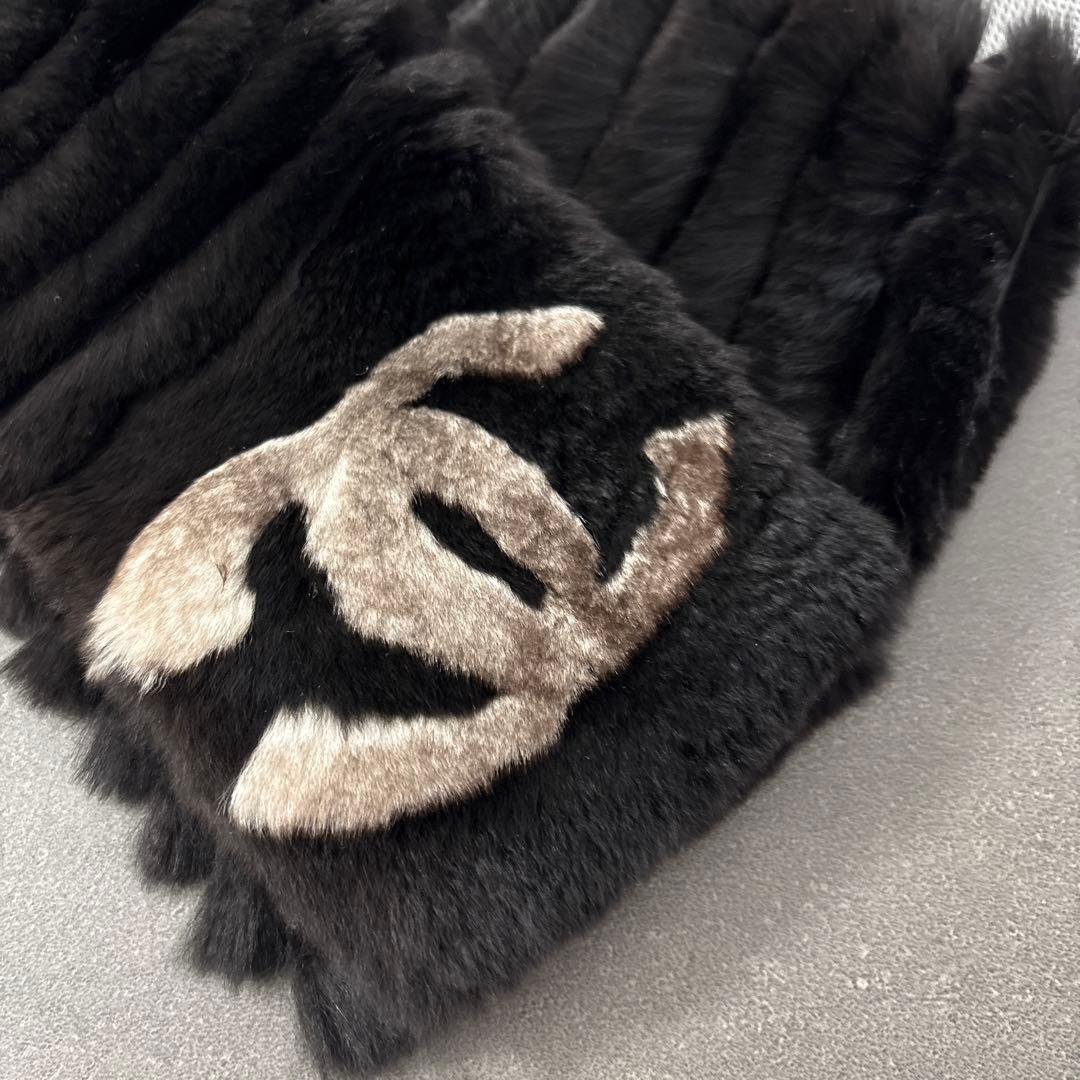 CHANEL ブラック ファーマフラー