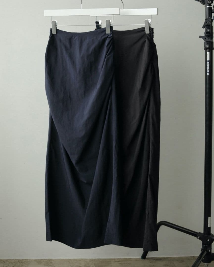 アンヌークTuck Long Skirt　ネイビー サイズ38
