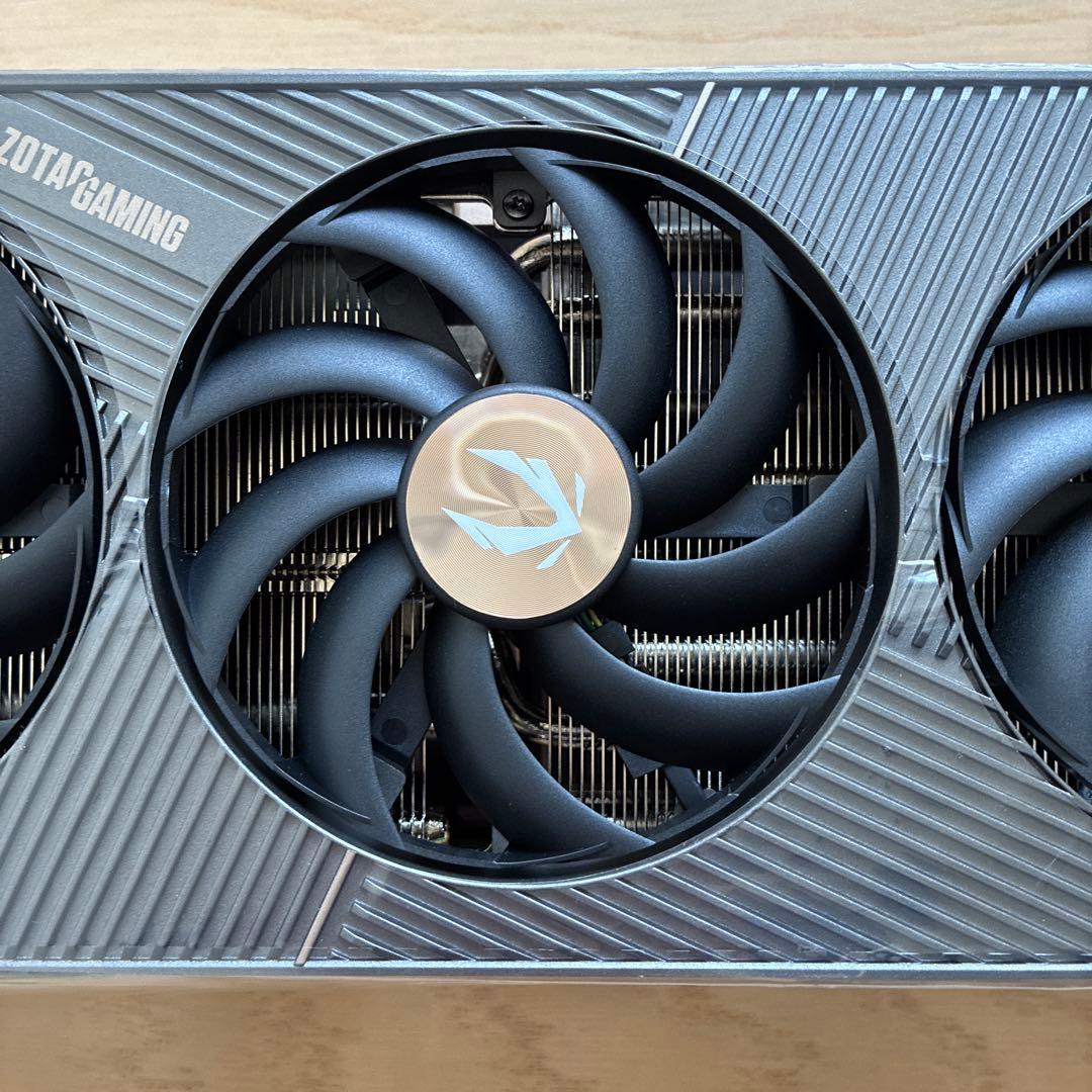 zotac 5090 ヒートシンク　ファン　など