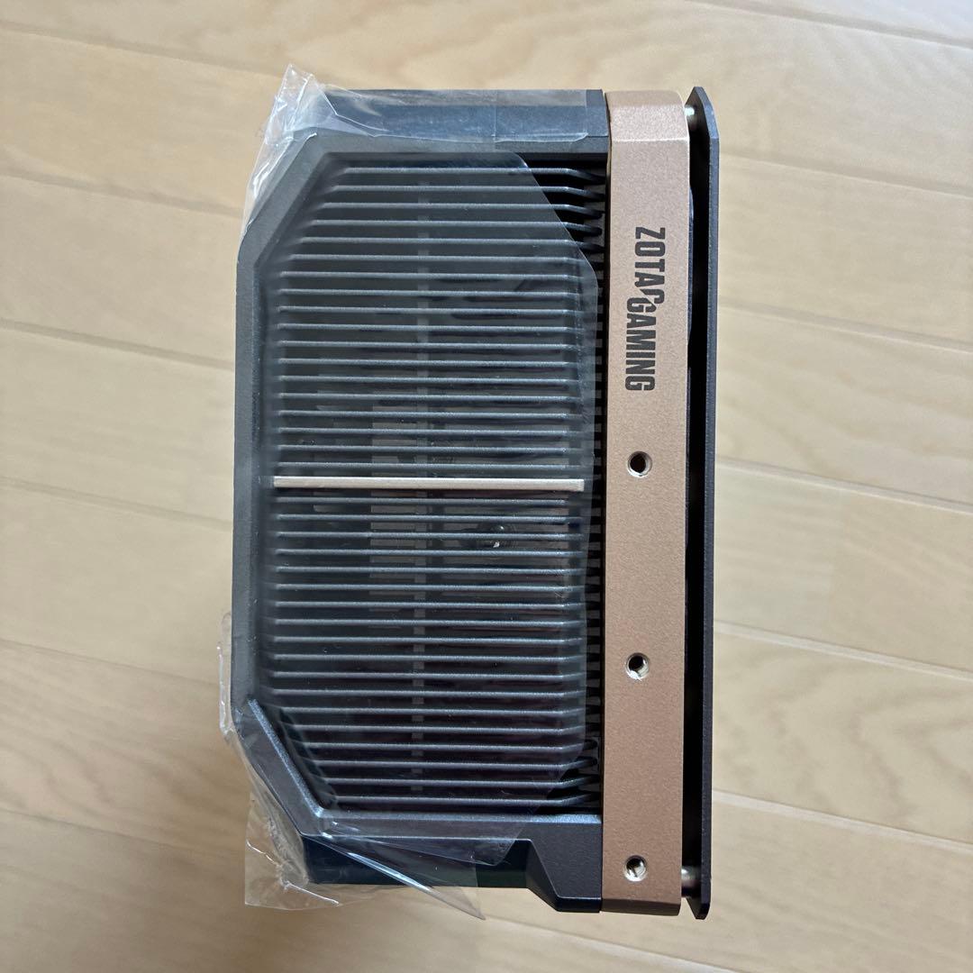 zotac 5090 ヒートシンク　ファン　など