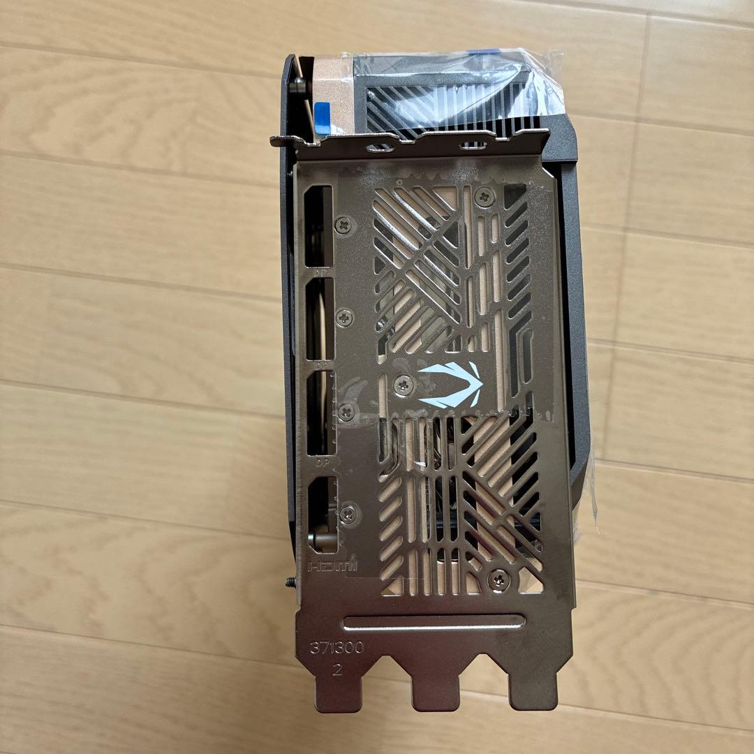 zotac 5090 ヒートシンク　ファン　など