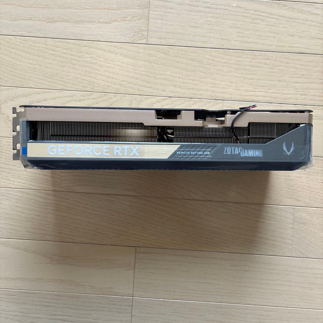 zotac 5090 ヒートシンク　ファン　など