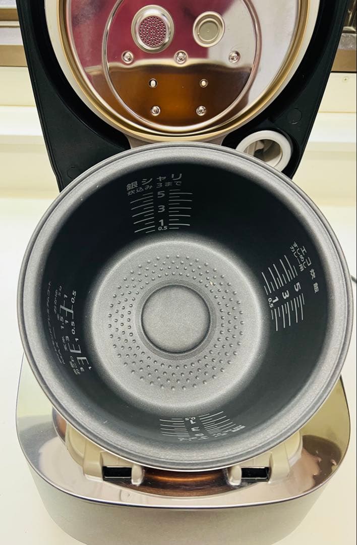 Panasonic 炊飯器 SR-VSX109うまく動作しています。2019年