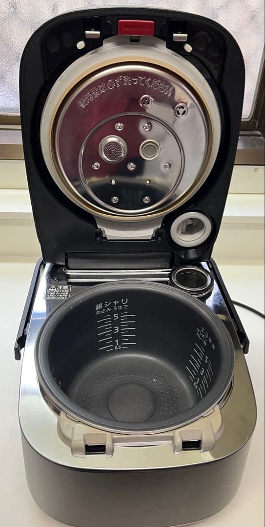 Panasonic 炊飯器 SR-VSX109うまく動作しています。2019年