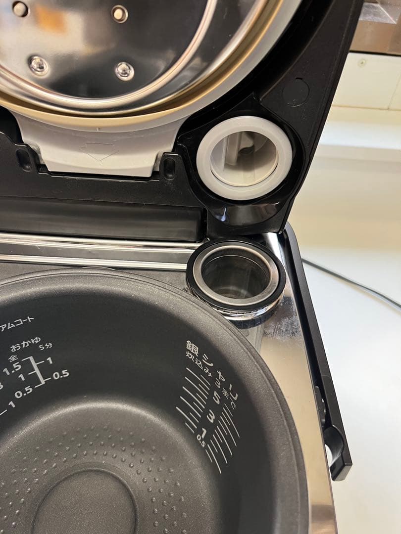 Panasonic 炊飯器 SR-VSX109うまく動作しています。2019年