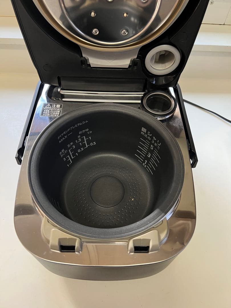 Panasonic 炊飯器 SR-VSX109うまく動作しています。2019年