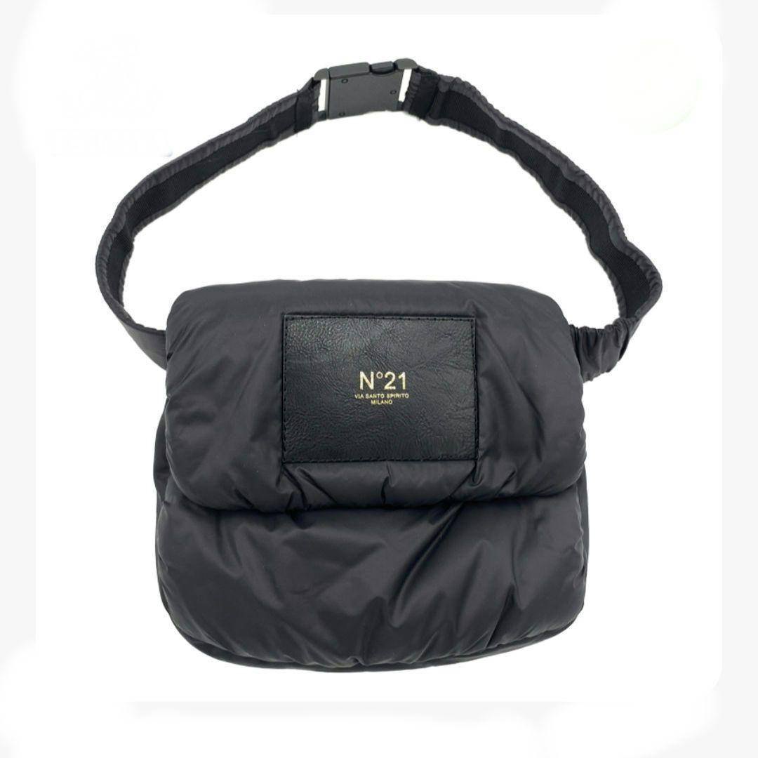 N21 numero ventuno ヌメロ　ボディバッグ　軽量　ふわふわ　黒