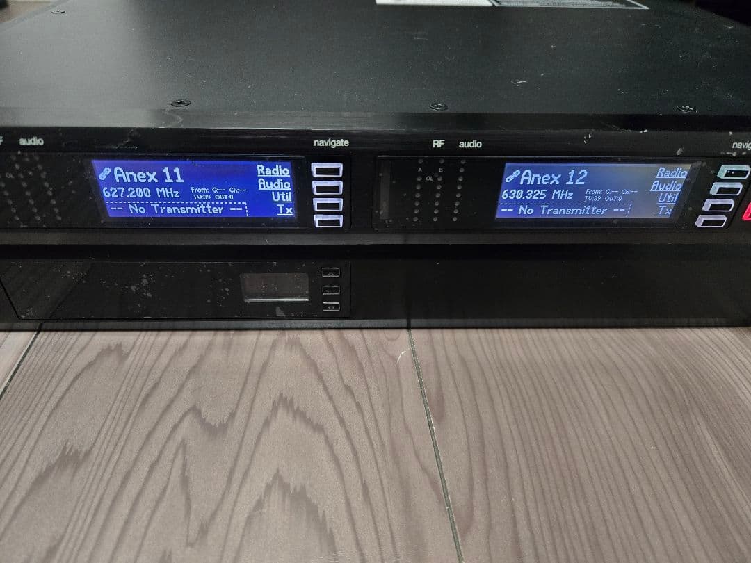 【SHURE】シュアワイヤレス受信機AXT400分配アンプAXT630セット