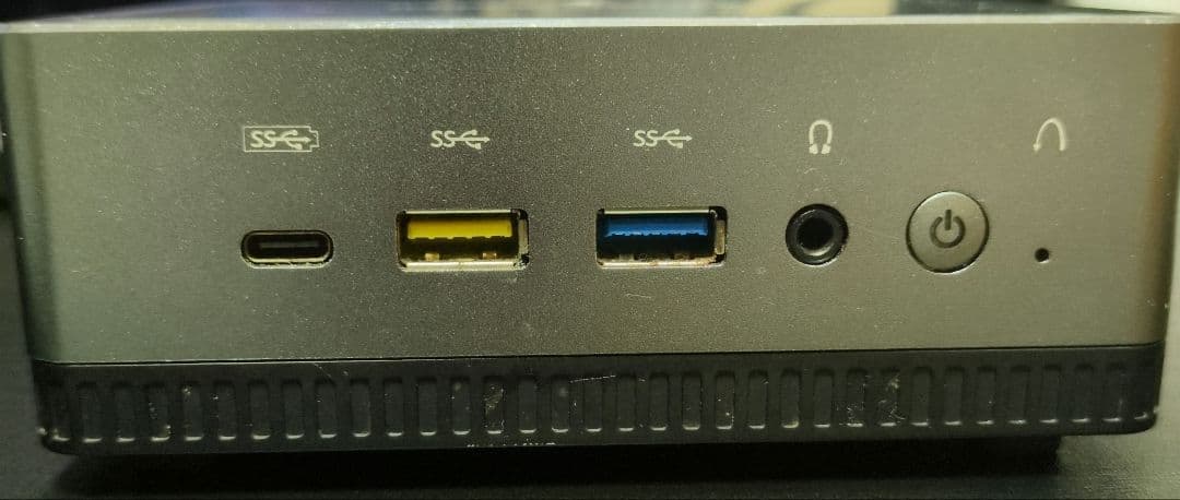 MINISFORUM UM700 ミニPC