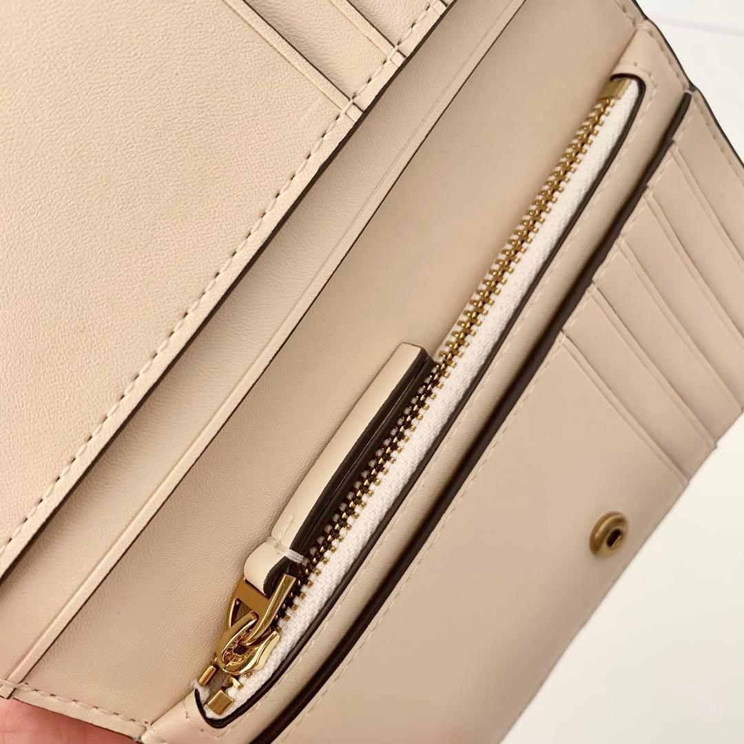 【TORY BURCH】トリーバーチ　二つ折り財布　ダイヤモンドキルト　ホワイト