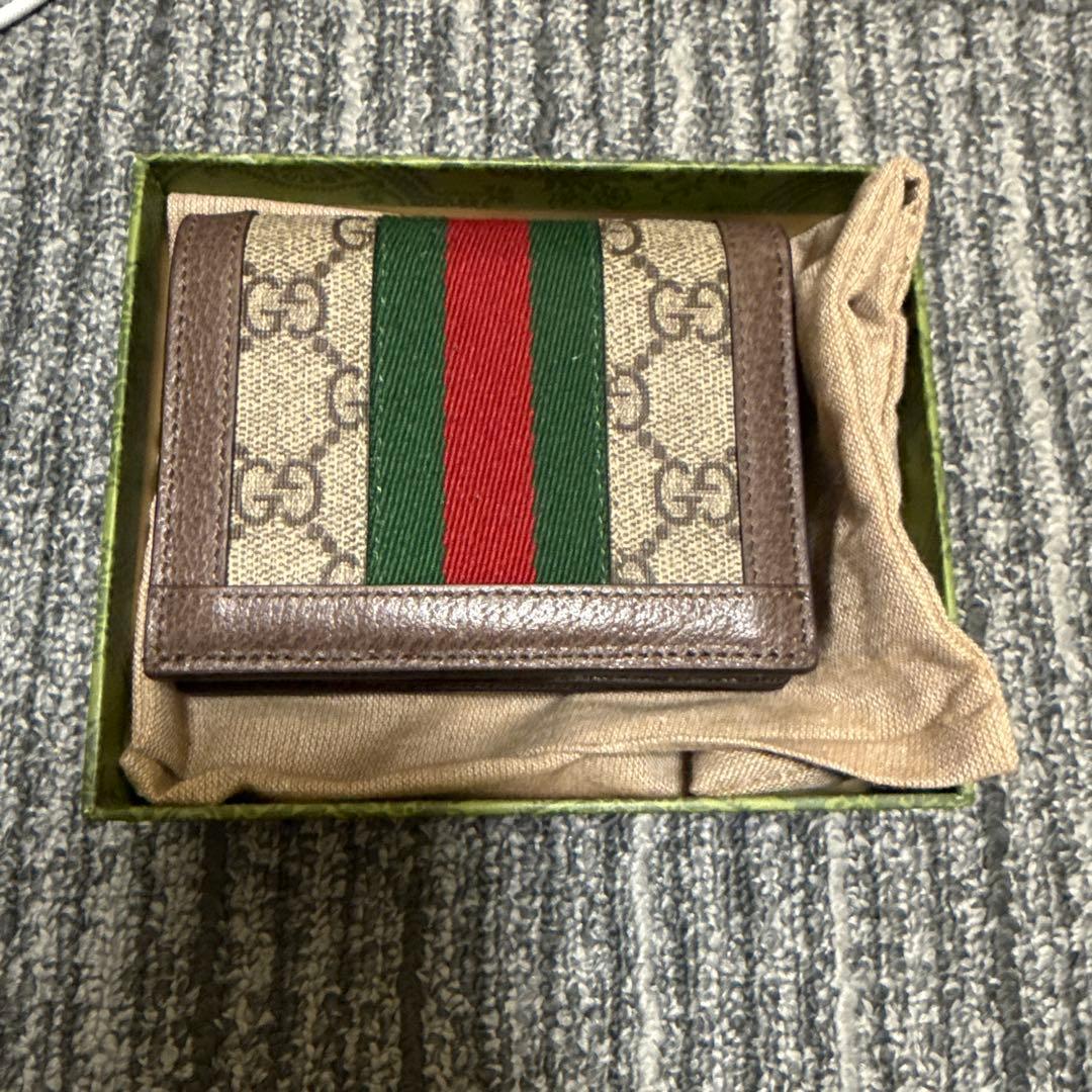 ほぼ未使用GUCCIオフディア２つ折り財布