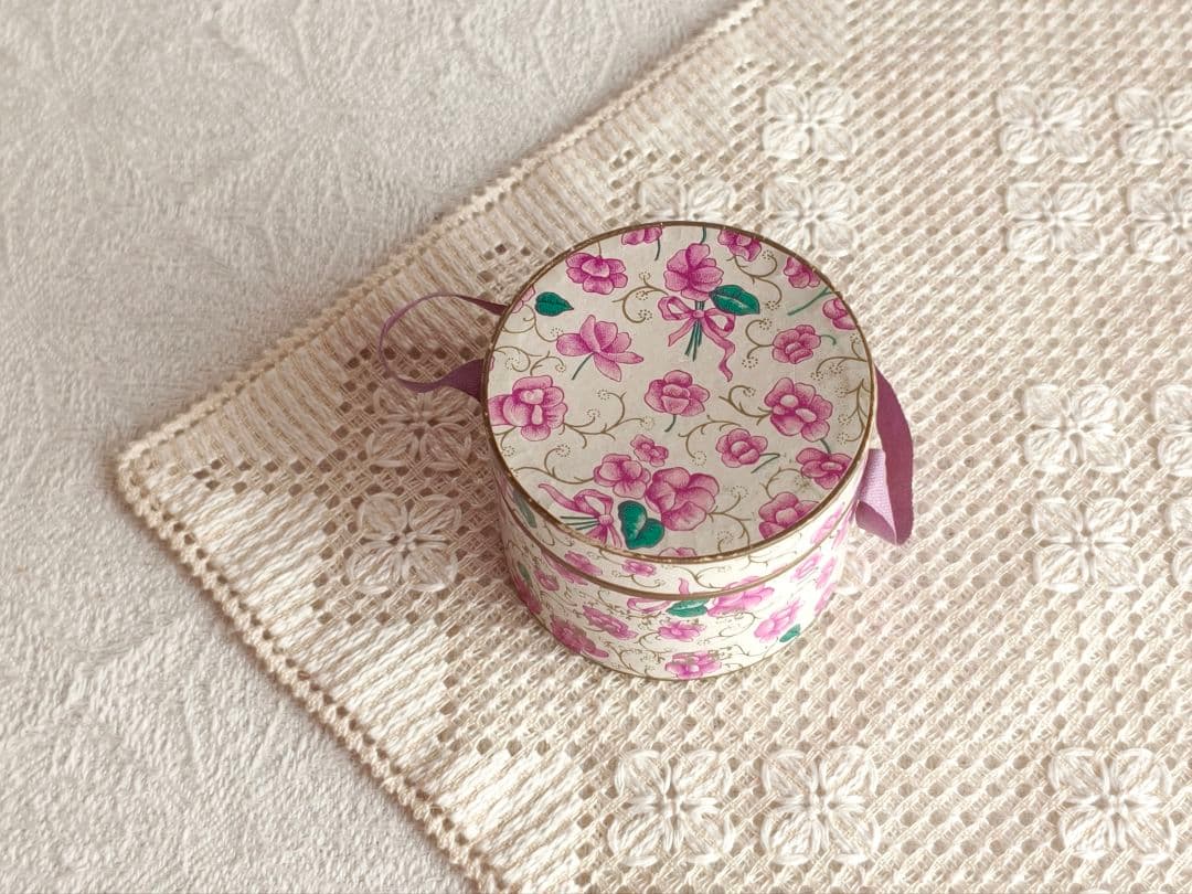 * vintage box ❀ * スミレ柄 ラウンドボックス