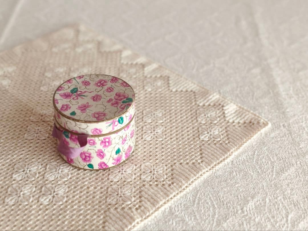 * vintage box ❀ * スミレ柄 ラウンドボックス