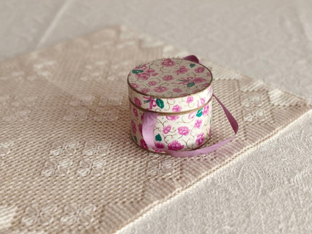 * vintage box ❀ * スミレ柄 ラウンドボックス