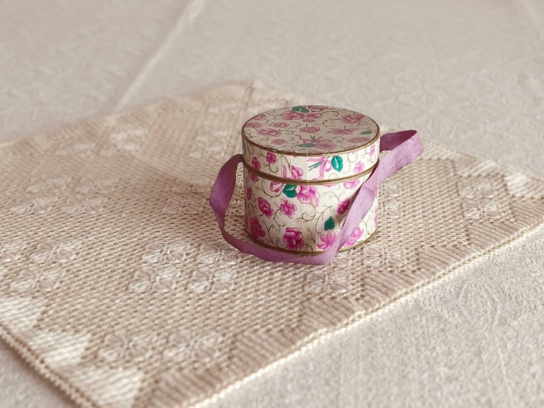 * vintage box ❀ * スミレ柄 ラウンドボックス