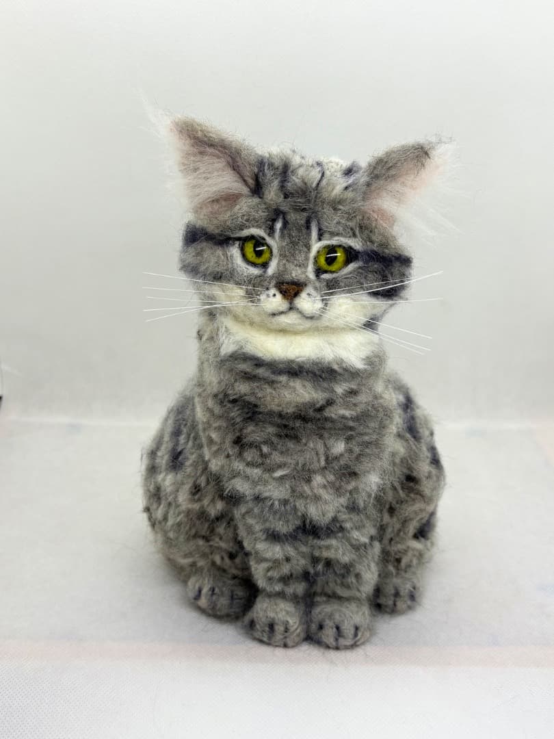 A猫 羊毛フェルト　ロボット掃除機に乗るサバトラ猫【ハンドメイド 猫