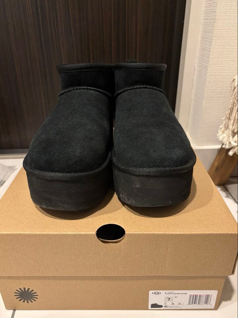 UGG 厚底ショートブーツ