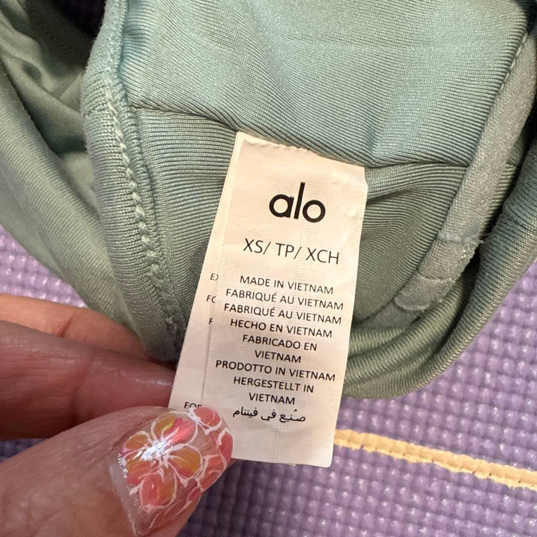 aloヨガウエア　XSサイズブラトップ