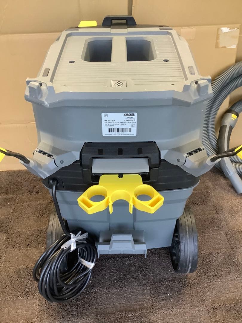 ケルヒャー　乾湿両用掃除機　NT30/1Ap