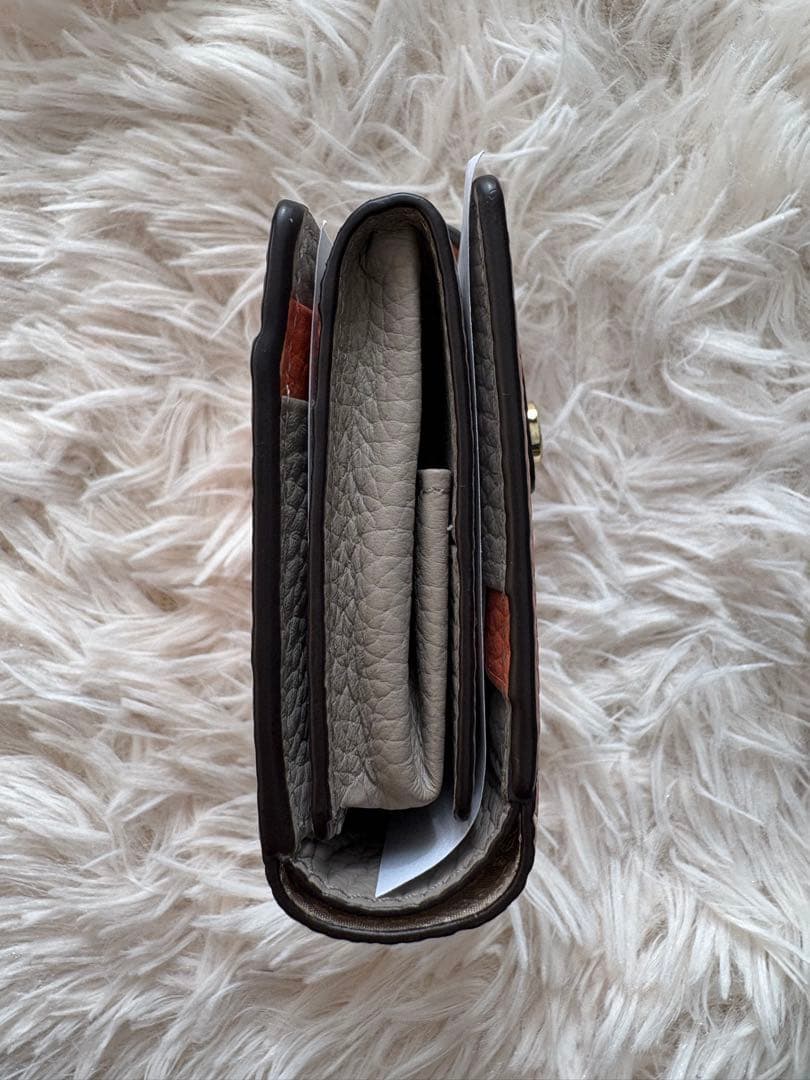 新品未使用♪PELLE BORSA ペレボルサ　レザー二つ折り財布