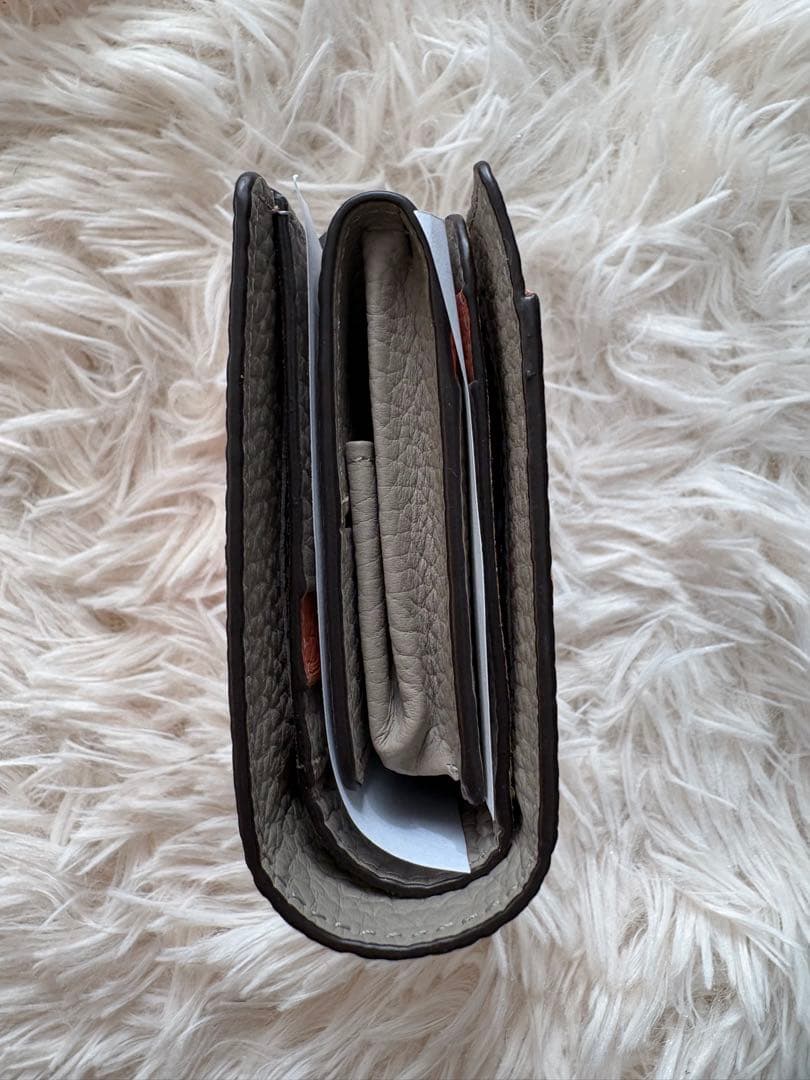 新品未使用♪PELLE BORSA ペレボルサ　レザー二つ折り財布