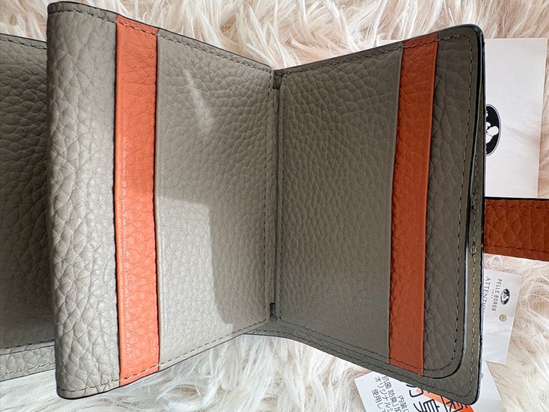 新品未使用♪PELLE BORSA ペレボルサ　レザー二つ折り財布