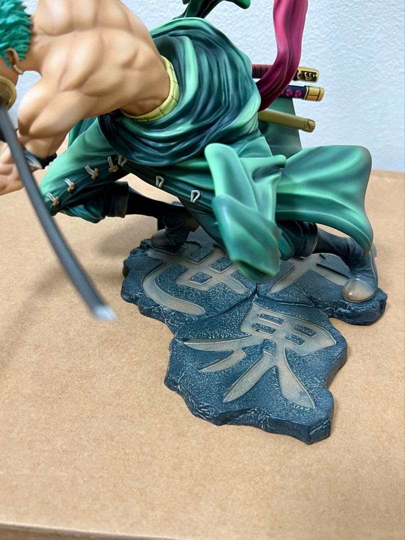 pop maximum 正規品　ゾロ　フィギュア　三千世界