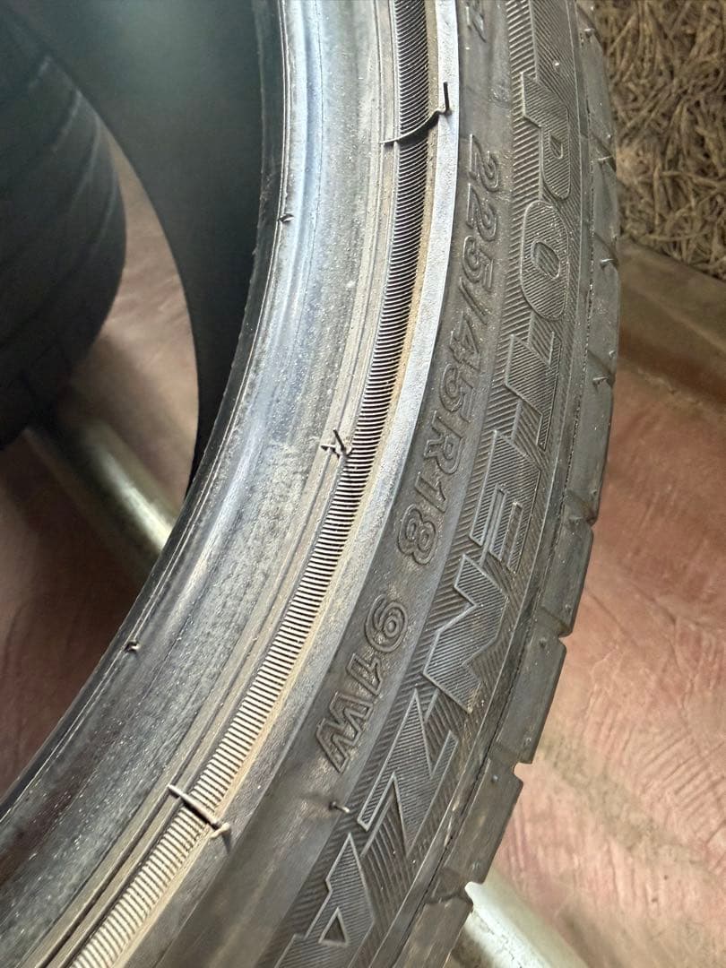 225/45R18 中古タイヤ2本　ブリヂストン