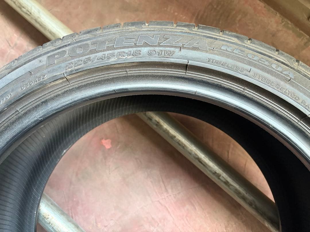 225/45R18 中古タイヤ2本　ブリヂストン