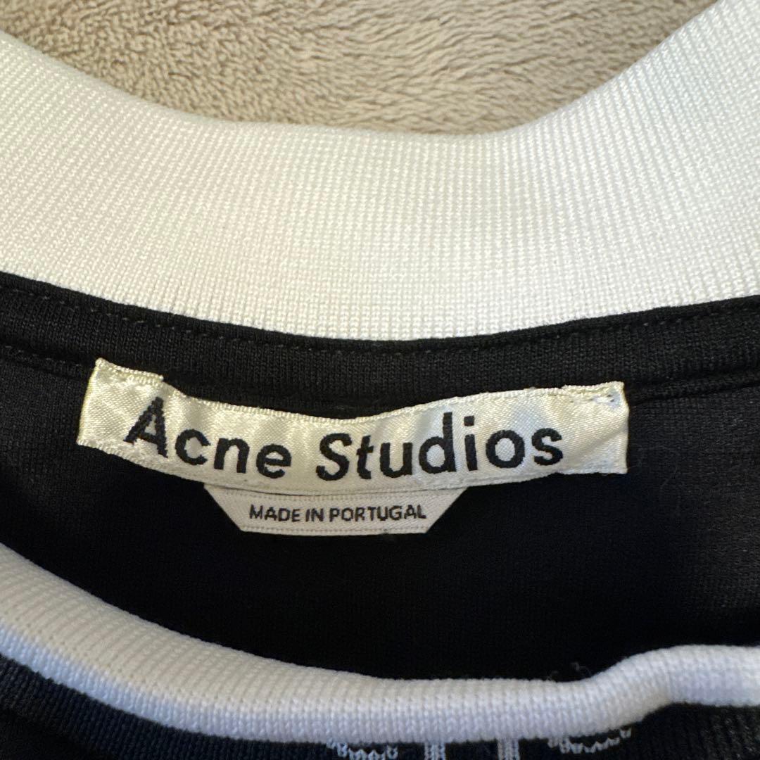 Acne Studios ブラック Tシャツ オーバーサイズ