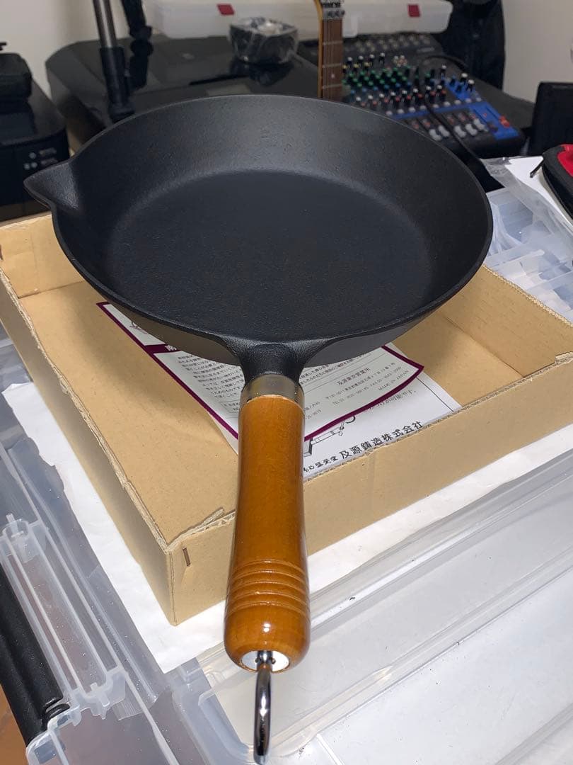 新品　OIGEN 盛栄堂　木柄付きフライパン　南部鉄器　鋳物