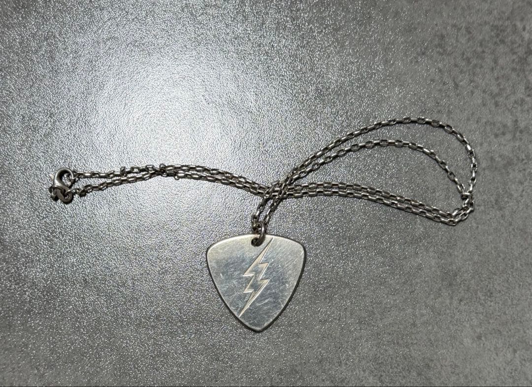 HYSTERIC GLAMOUR ギターピック型ネックレス