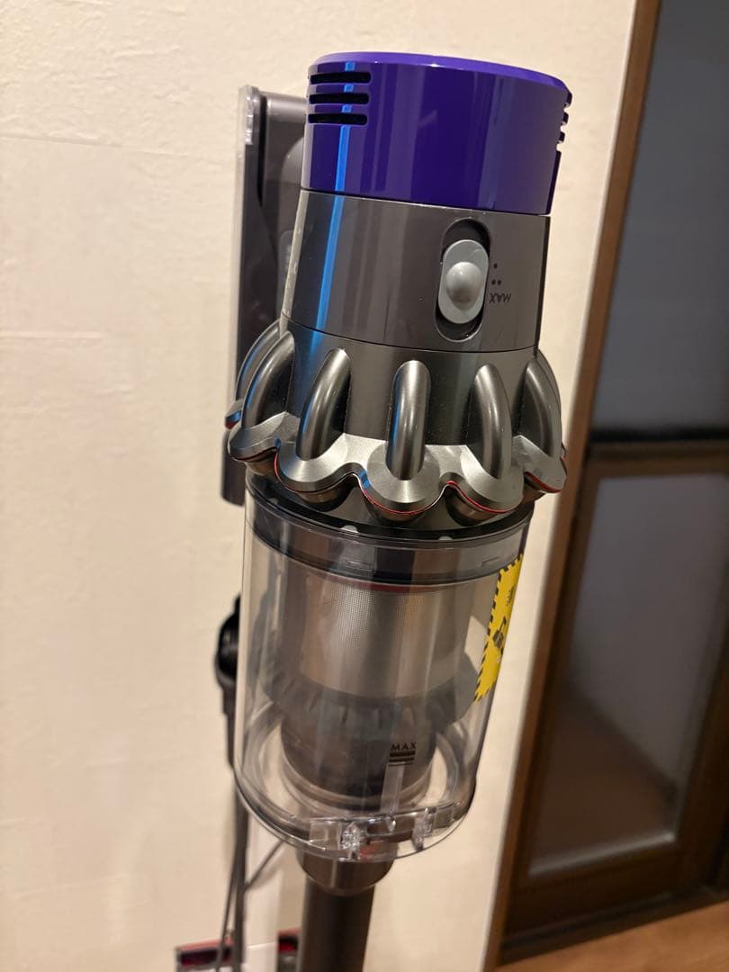 3/20まで！スタンド付き　Dyson sv12 コードレスクリーナー
