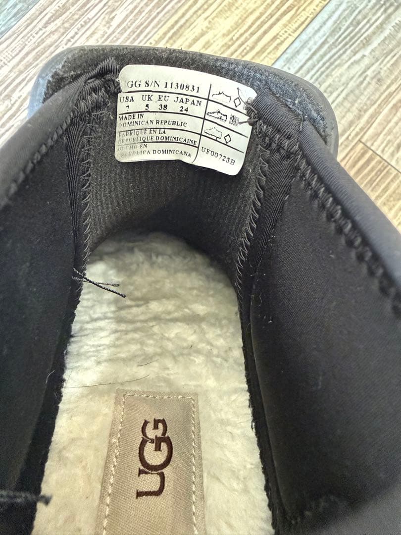 UGG ブラック ラバー ショートブーツ