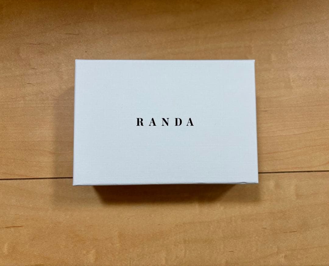 RANDA モノグラムエンボスデザイン ウォレット アイボリー 財布