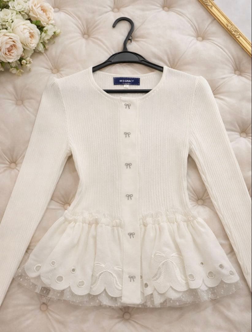 新品*未使用☆M’S GRACY リボン刺繍いり☆ペプラムニット