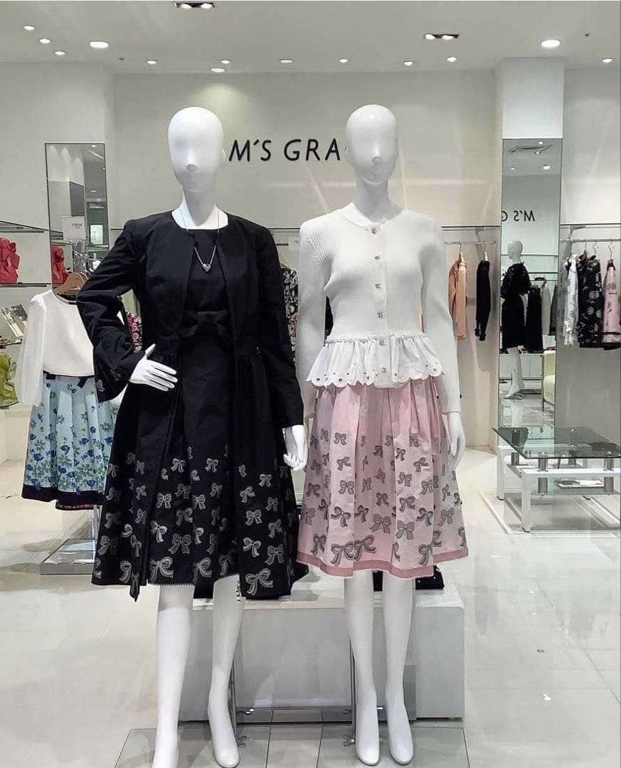 新品*未使用☆M’S GRACY リボン刺繍いり☆ペプラムニット