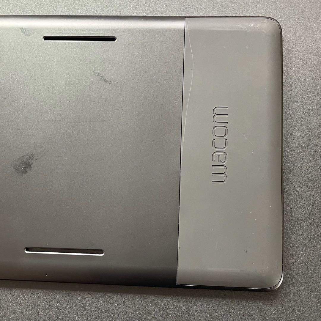 Wacom Cintiq 13HD DTK-1301 ワコム　液タブ