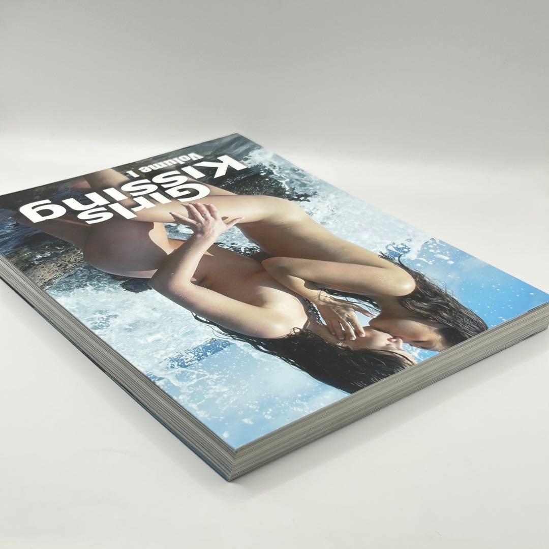 Girls Kissing Volume I 洋書