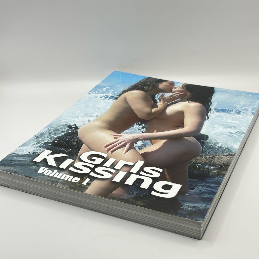 Girls Kissing Volume I 洋書