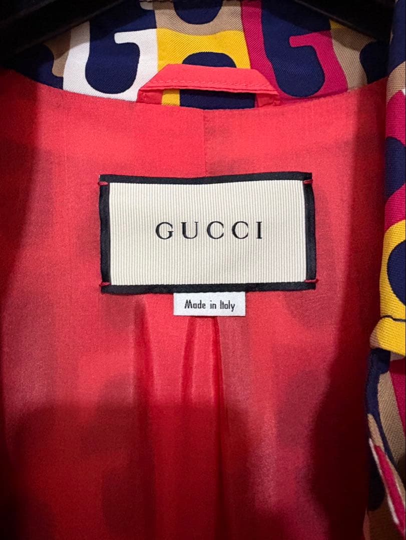 【ぴーと】グッチ　GUCCI スプリングコート　ロゴ柄　サイズ38