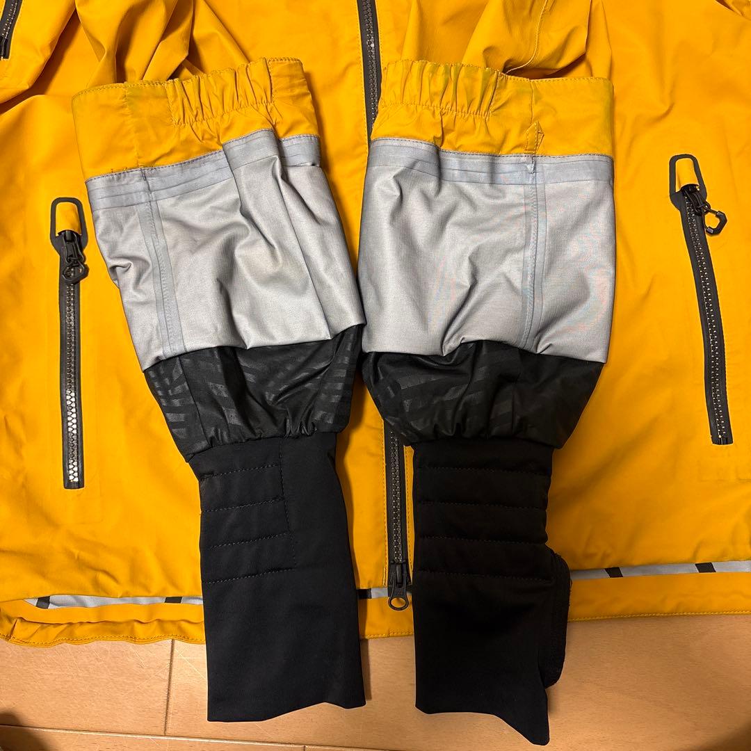 2*6様 美品VOLCOM GORE-TEX ボルコムブライアンイグチ　ウエア上