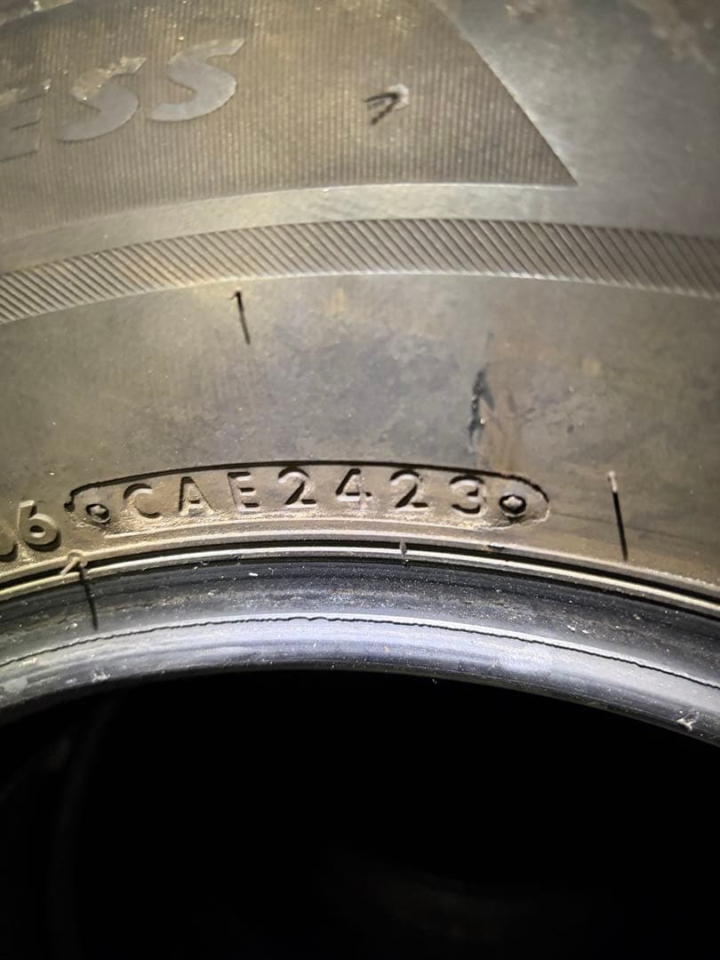 中古スタッドレス185/70R14 4本　ブリヂストンBLIZZAK VRX2